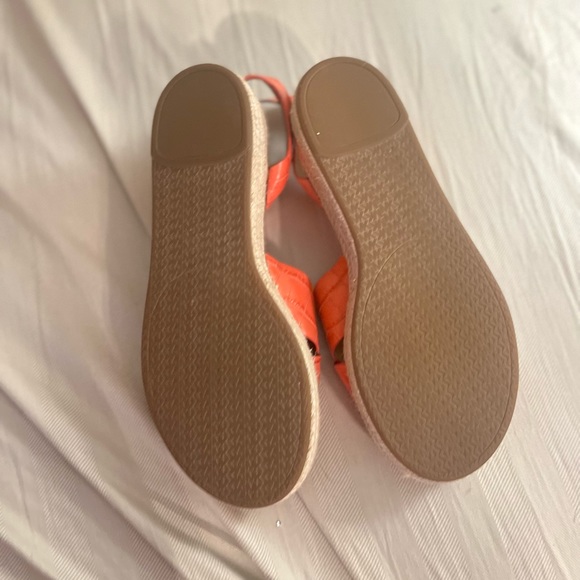 Michael Kors coral/salmon platform sandals with ankle strap - Picture 3 of 3